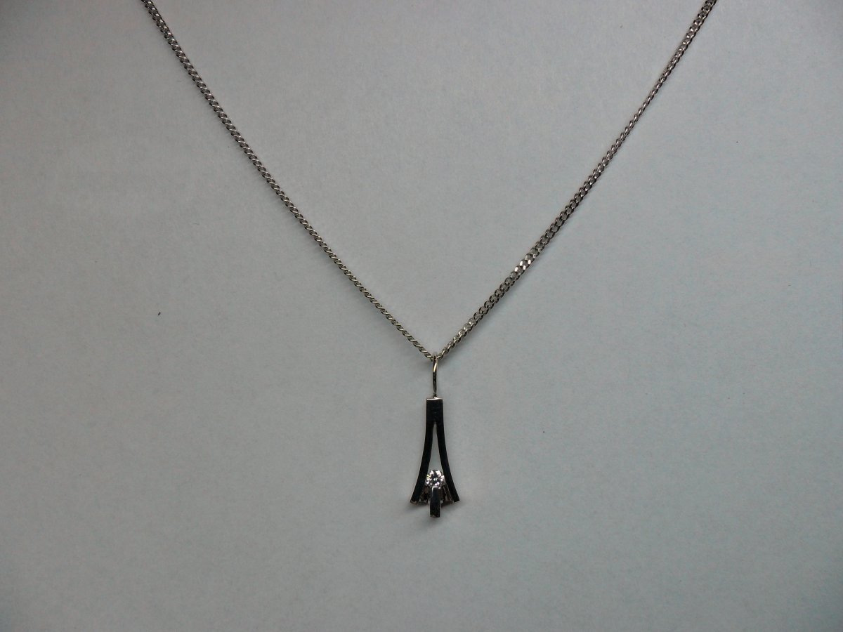 V-Clamp Pendant White Gold 0.04 crt.